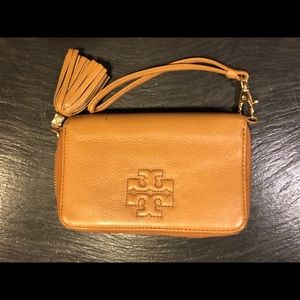 Tory Burch Thea smartphone wristlet